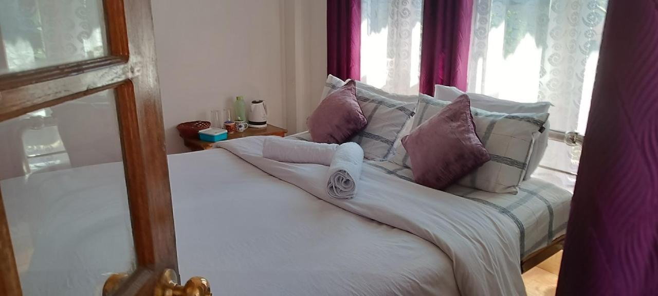 Mansarover Home Stay 칼림퐁 외부 사진