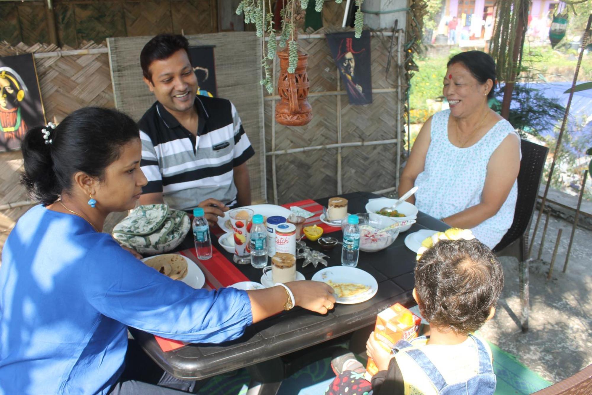 Mansarover Home Stay 칼림퐁 외부 사진